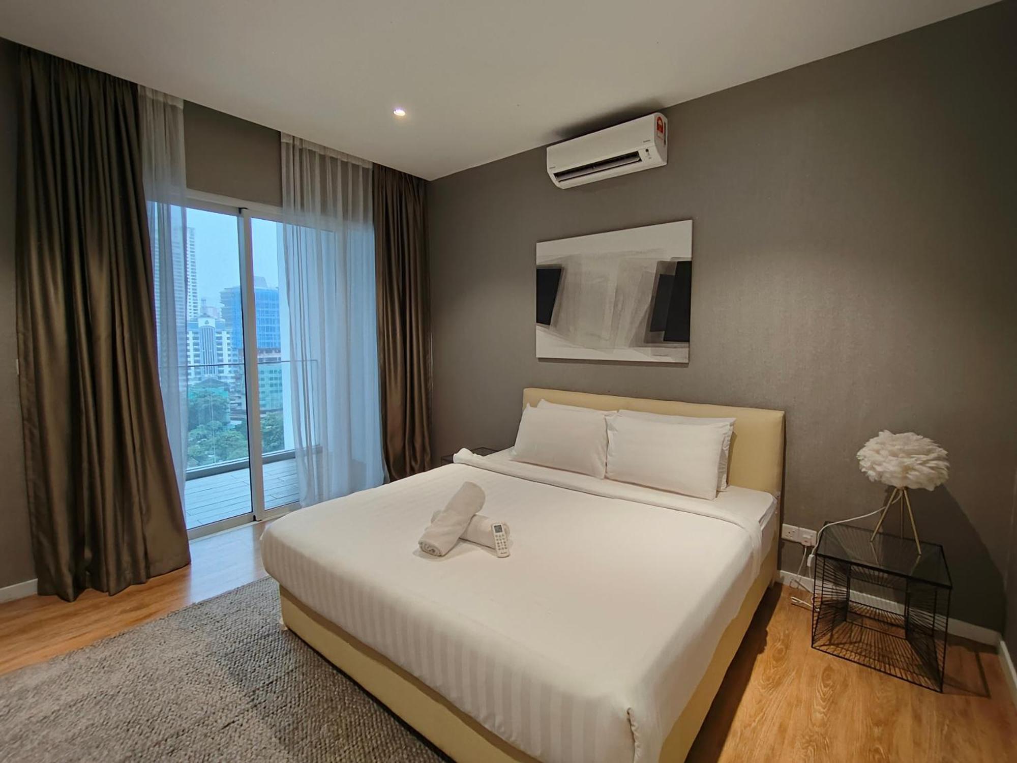 Quill Residence Suites Klcc By Moonlight Kuala Lumpur Room photo